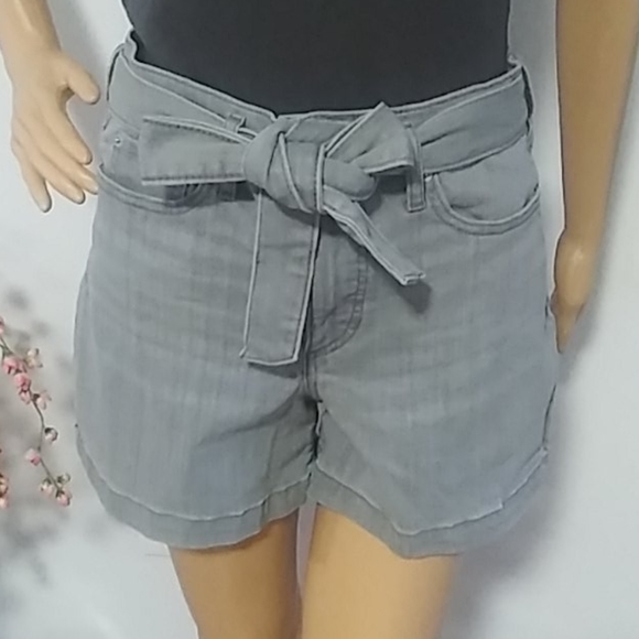 Banana Republic Pants - Banana republic 4"  shorts size 27/4